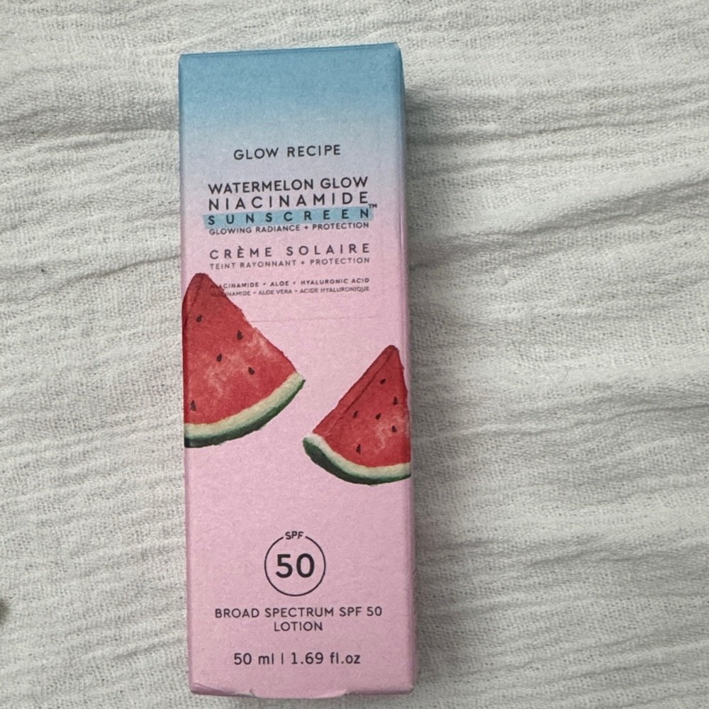 Glow Recipe Watermelon Glow Niacinamide Sunscreen - Pink and Green